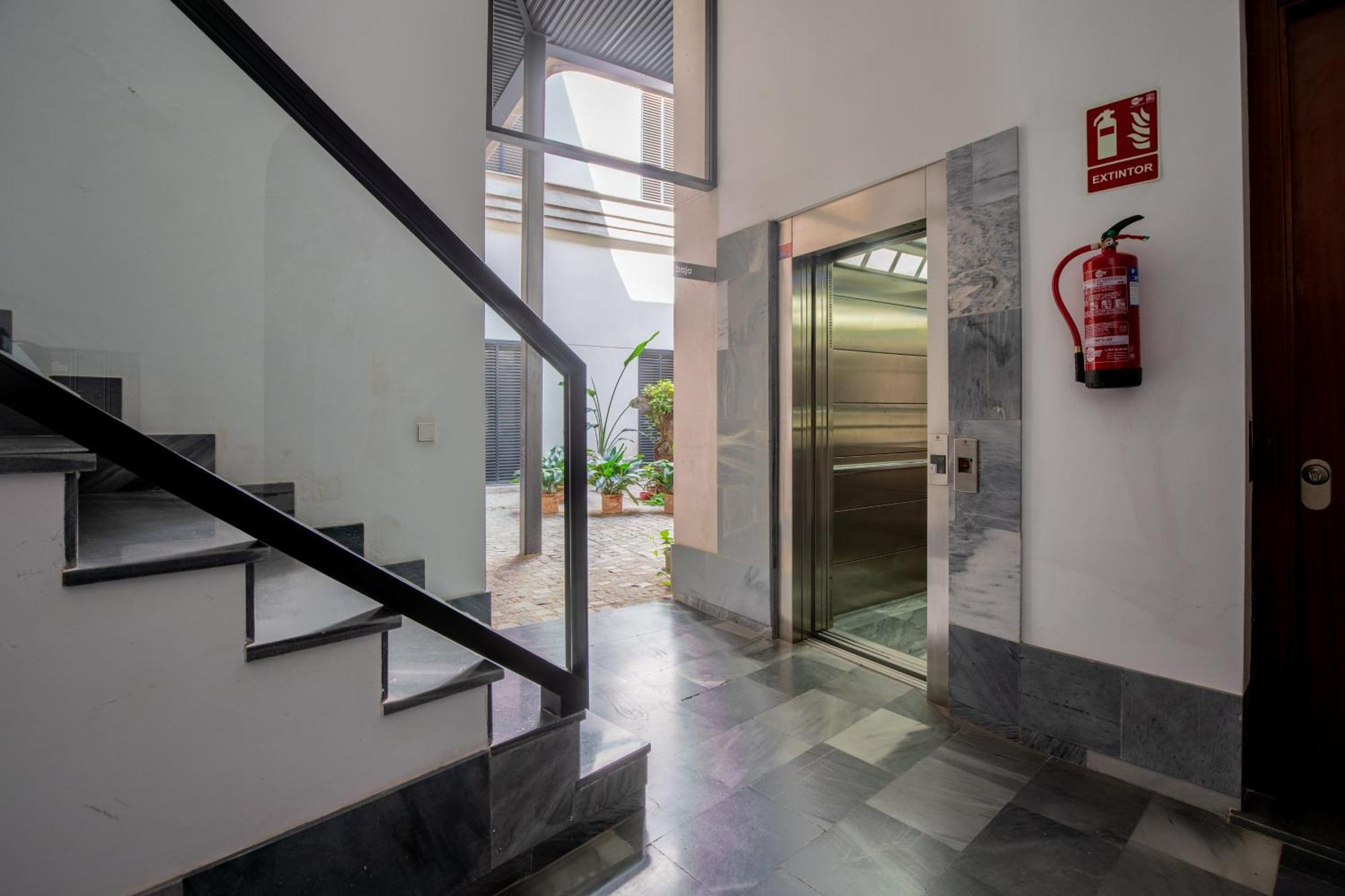 Ry Aparcamiento Incluido Junto A Catedral Ideal Parejas 塞维利亚 外观 照片